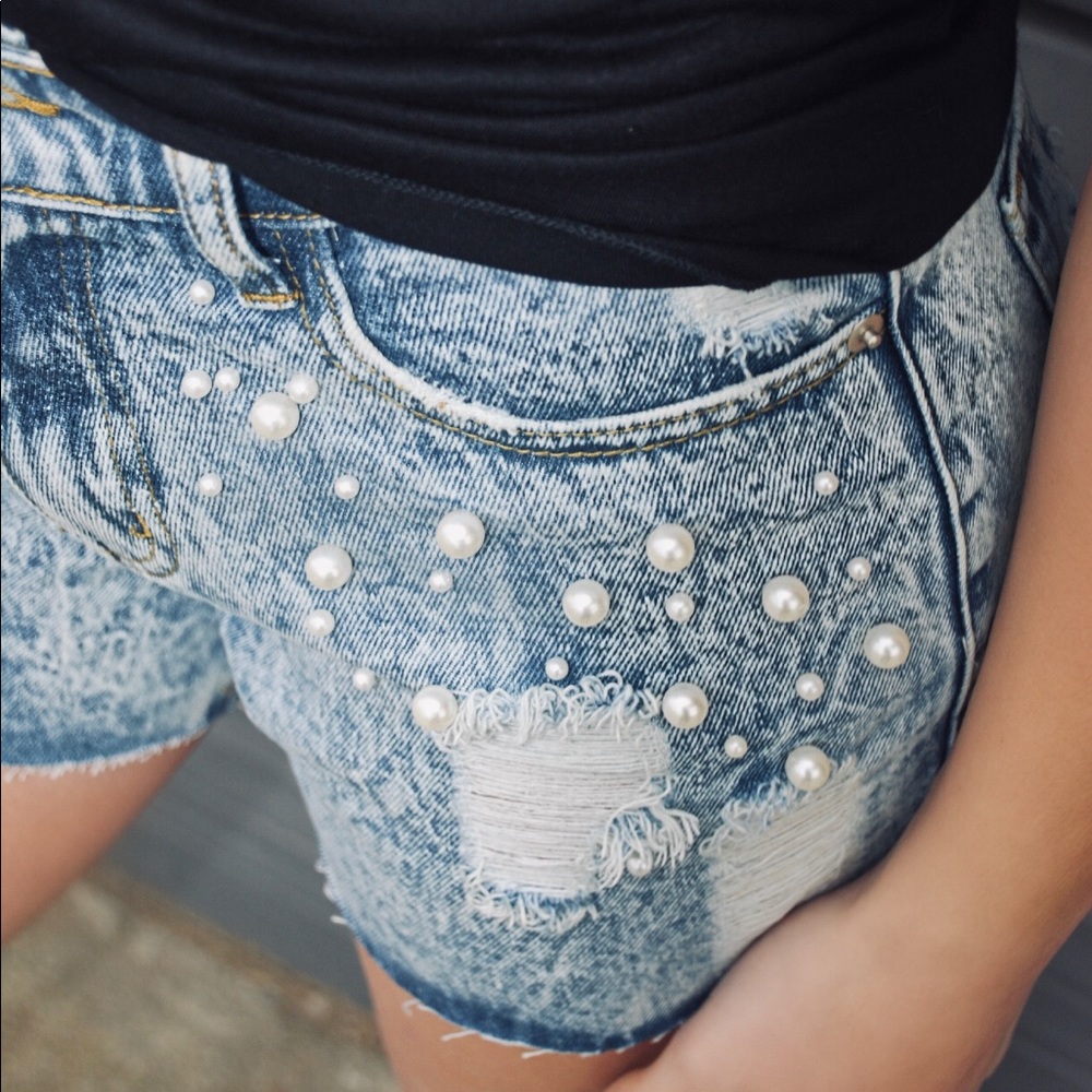 NWT Pearl Denim Shorts! S-L available! - Picture 1 of 3
